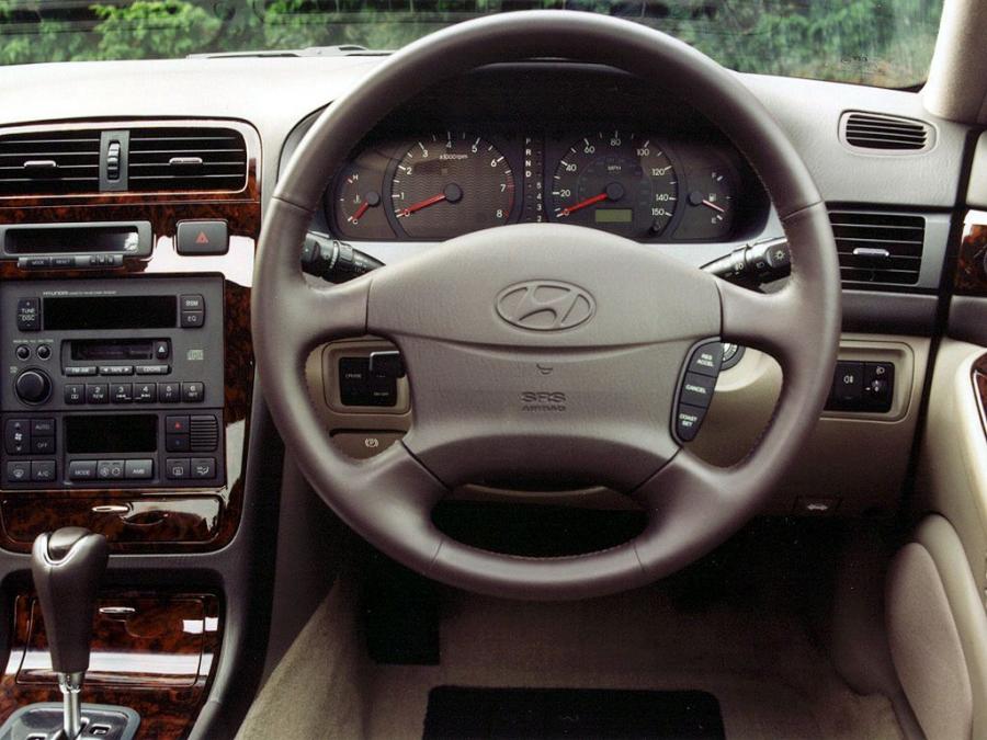  Hyundai XG 1998 года  (UK) (фото 3 из 5)